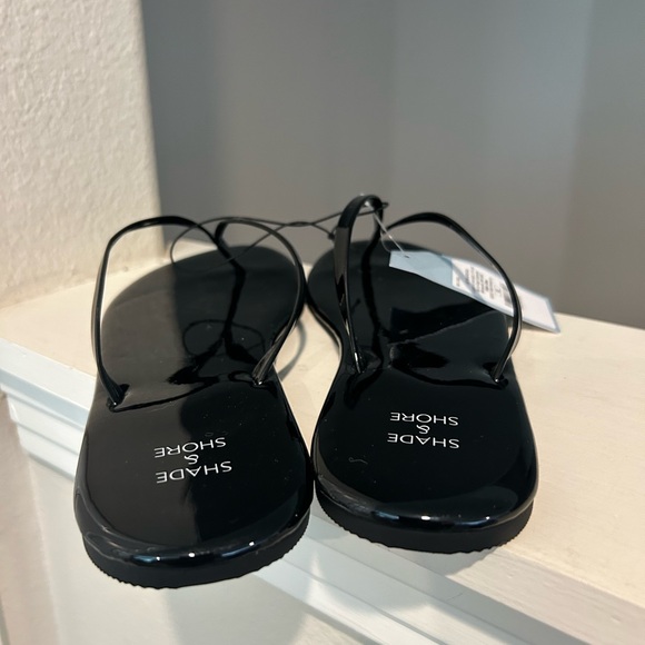 Women's Cali Flip Flop Sandals - Shade & Shore™ Size 10 Gloss Black - Picture 6 of 11